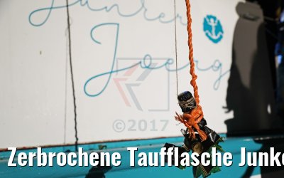 Zerbrochene Taufflasche Junker Joerg 10.03.2017 in Wittenberg