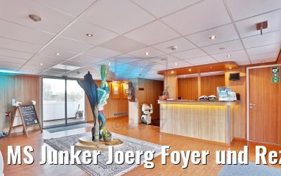MS Junker Joerg Foyer und Rezeption
