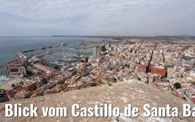 Blick vom Castillo de Santa Barbara auf Hafen Alicante