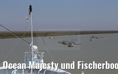 Ocean Majesty und Fischerboote Guadalquivir 27.05.2015