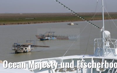 Ocean Majesty und Fischerboote Guadalquivir 27.05.2015