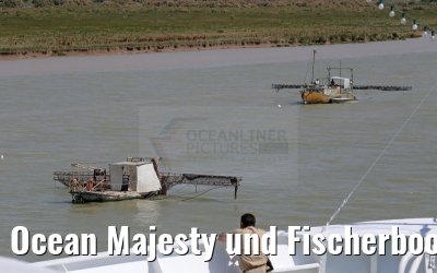Ocean Majesty und Fischerboote Guadalquivir 27.05.2015
