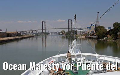 Ocean Majesty vor Puente del Quinto Centenario Sevilla