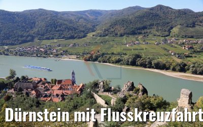 Dürnstein mit Flusskreuzfahrtschiff River Aria