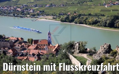 Dürnstein mit Flusskreuzfahrtschiff River Aria