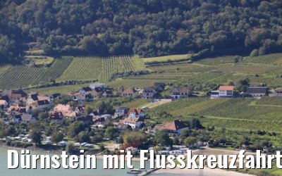 Dürnstein mit Flusskreuzfahrtschiff River Aria