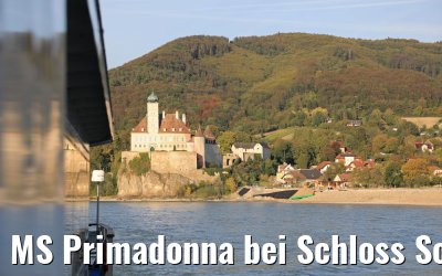 MS Primadonna bei Schloss Schönbühl an der Donau