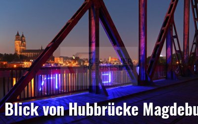 Blick von Hubbrücke Magdeburg am Abend auf Altstadt und Elbe 16.10.2016