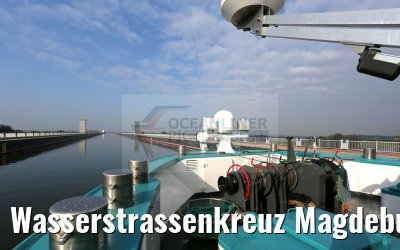 Wasserstrassenkreuz Magdeburg MS Saxonia auf Kanalbrücke 16.10.2016