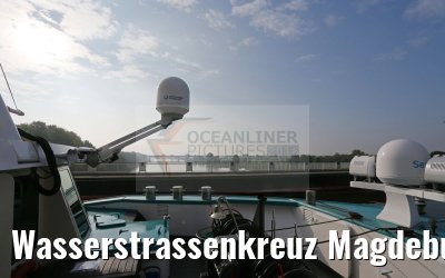 Wasserstrassenkreuz Magdeburg MS Saxonia auf Kanalbrücke 16.10.2016