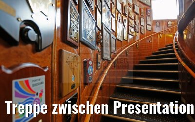 Treppe zwischen Presentation Lounge und Club Lounge MS Sea Spirit