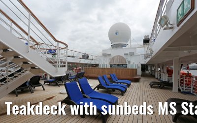 Teakdeck with sunbeds MS Star Legend