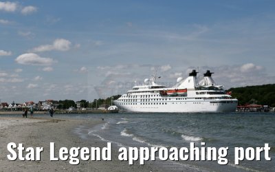 Star Legend approaching port of Travemuende 01. August 2015