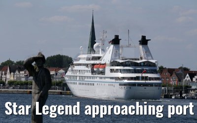 Star Legend approaching port of Travemuende 01. August 2015