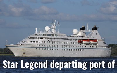 Star Legend departing port of Hamburg 31. July 2015