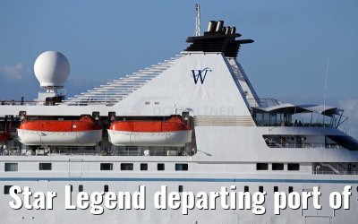 Star Legend departing port of Hamburg 31. July 2015