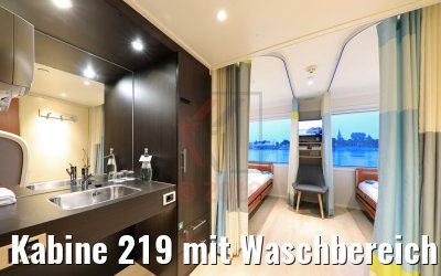 Kabine 219 mit Waschbereich und Betten