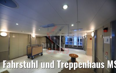 Fahrstuhl und Treppenhaus MS Viola mittleres Deck