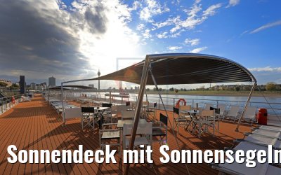 Sonnendeck mit Sonnensegeln abends MS Vista Star