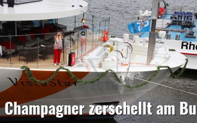 Champagner zerschellt am Bug Taufe Vista Star in Köln 29.07.2018