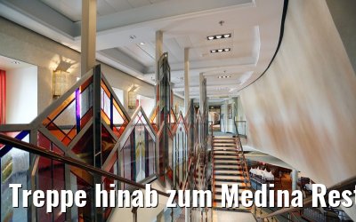 Treppe hinab zum Medina Restaurant