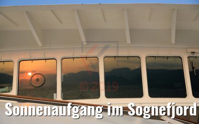 Sonnenaufgang im Sognefjord MS Amera 27.08.2019