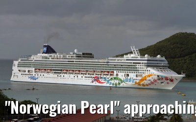 "Norwegian Pearl" approaching the port of Charlotte Amalie, St. Thomas, 03. November 2010
