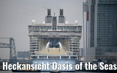 Heckansicht Oasis of the Seas in Rotterdam am 14.10.2014