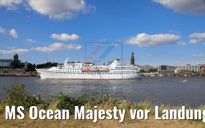 MS Ocean Majesty vor Landungsbrücken Hamburg 18.07.2018