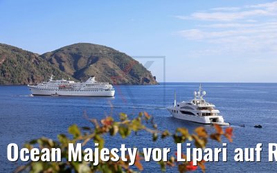 Ocean Majesty vor Lipari auf Reede 11.10.2017