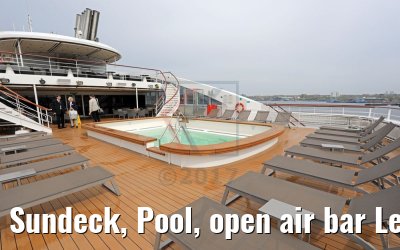 Sundeck, Pool, open air bar Le Soleal