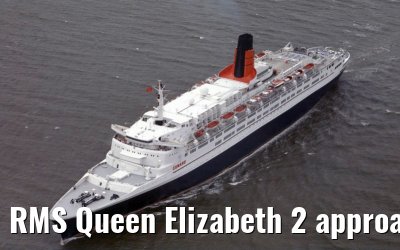 RMS Queen Elizabeth 2 approaching port of Hamburg, river Elbe, 18. June 1996