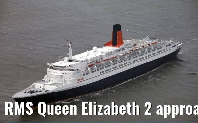 RMS Queen Elizabeth 2 approaching port of Hamburg, river Elbe, 18. June 1996