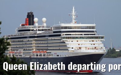 Queen Elizabeth departing port of Hamburg, 17. July 2013