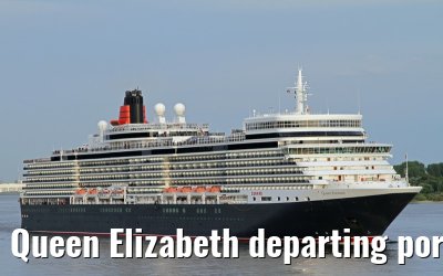Queen Elizabeth departing port of Hamburg, 17. July 2013