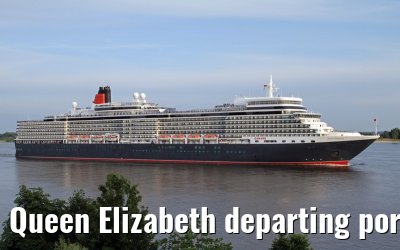 Queen Elizabeth departing port of Hamburg, 17. July 2013