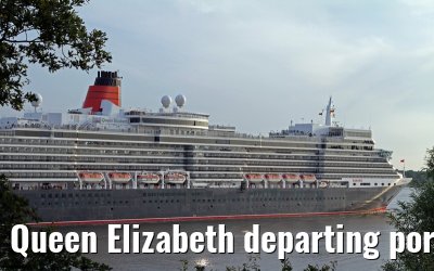 Queen Elizabeth departing port of Hamburg, 17. July 2013
