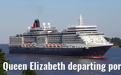Queen Elizabeth departing port of Hamburg 02. July 2015