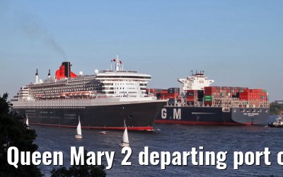 Queen Mary 2 departing port of Hamburg, 08. May 2011