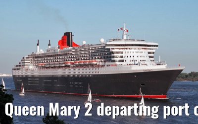Queen Mary 2 departing port of Hamburg, 08. May 2011