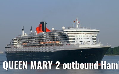 QUEEN MARY 2 outbound Hamburg - May 20, 2012
