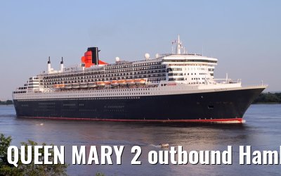 QUEEN MARY 2 outbound Hamburg - May 20, 2012