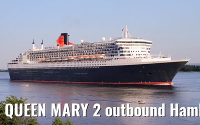 QUEEN MARY 2 outbound Hamburg - May 20, 2012