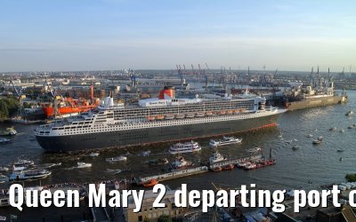 Queen Mary 2 departing port of Hamburg, 24. August 2013