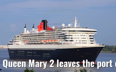 Queen Mary 2 leaves the port of Hamburg 27.05.2018
