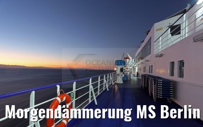 Morgendämmerung MS Berlin im Roten Meer 05.01.2016