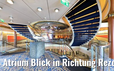 Atrium Blick in Richtung Rezeption MS Amera