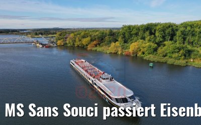 MS Sans Souci passiert Eisenbahnbrücke Podjuchy bei Stettin 06.10.2020