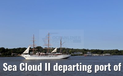 Sea Cloud II departing port of Hamburg 13. August 2015