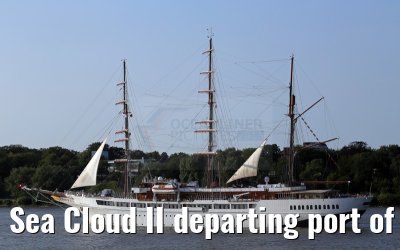 Sea Cloud II departing port of Hamburg 13. August 2015